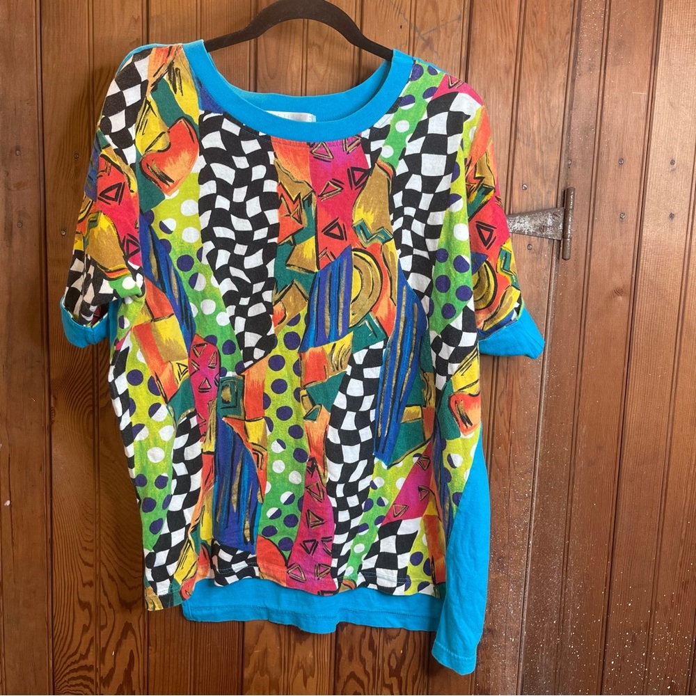 ⭐️The Limited Blue and Green Short Sleeve Tee with Retro Patterns Size Large